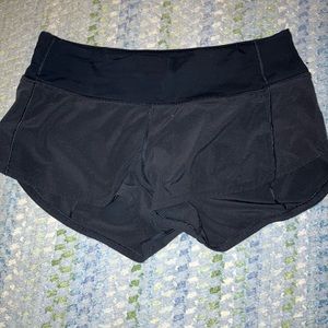 Lululemon Speed up low rise lined shorts 2.5”